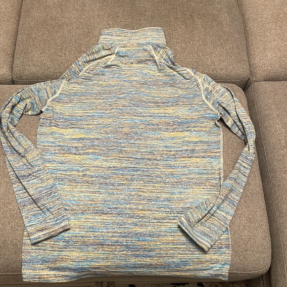 XL Lululemon quarter zip. without tags. Practically new. Worn once /twice maybe - Picture 4 of 4